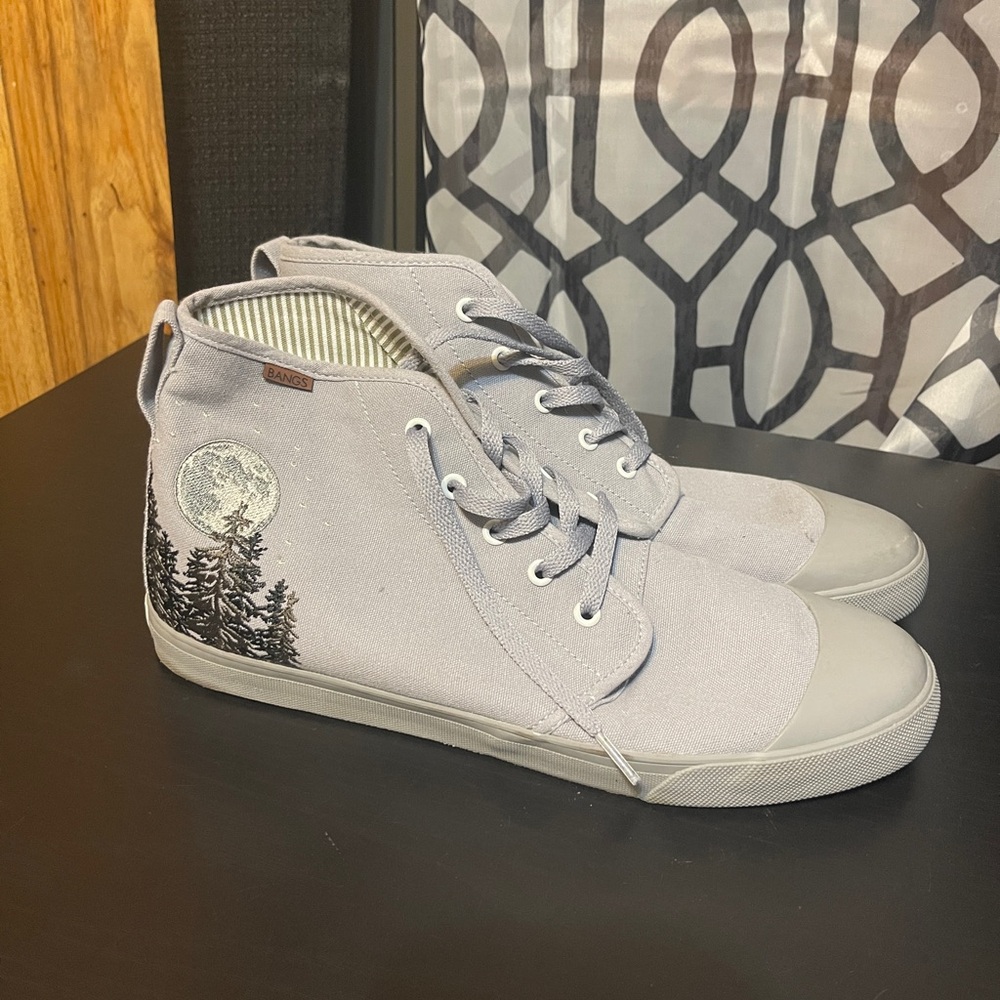 BANGS Gray High-Top Sneakers with Moon and Trees Design M12/W13.5
